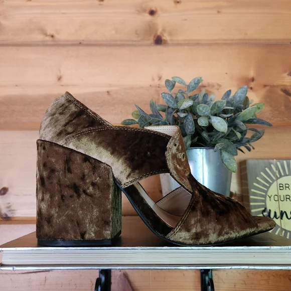 Cabi 6016 Crushed Green Velvet Interlock Chunky Block Heel Sandals Shoes Sz 7.5 - Picture 3 of 10